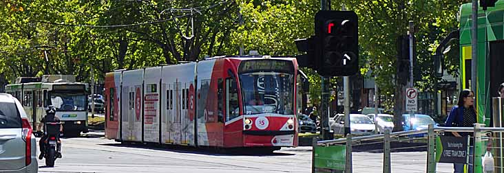 Yarra Trams Combino 5011 Vodafone